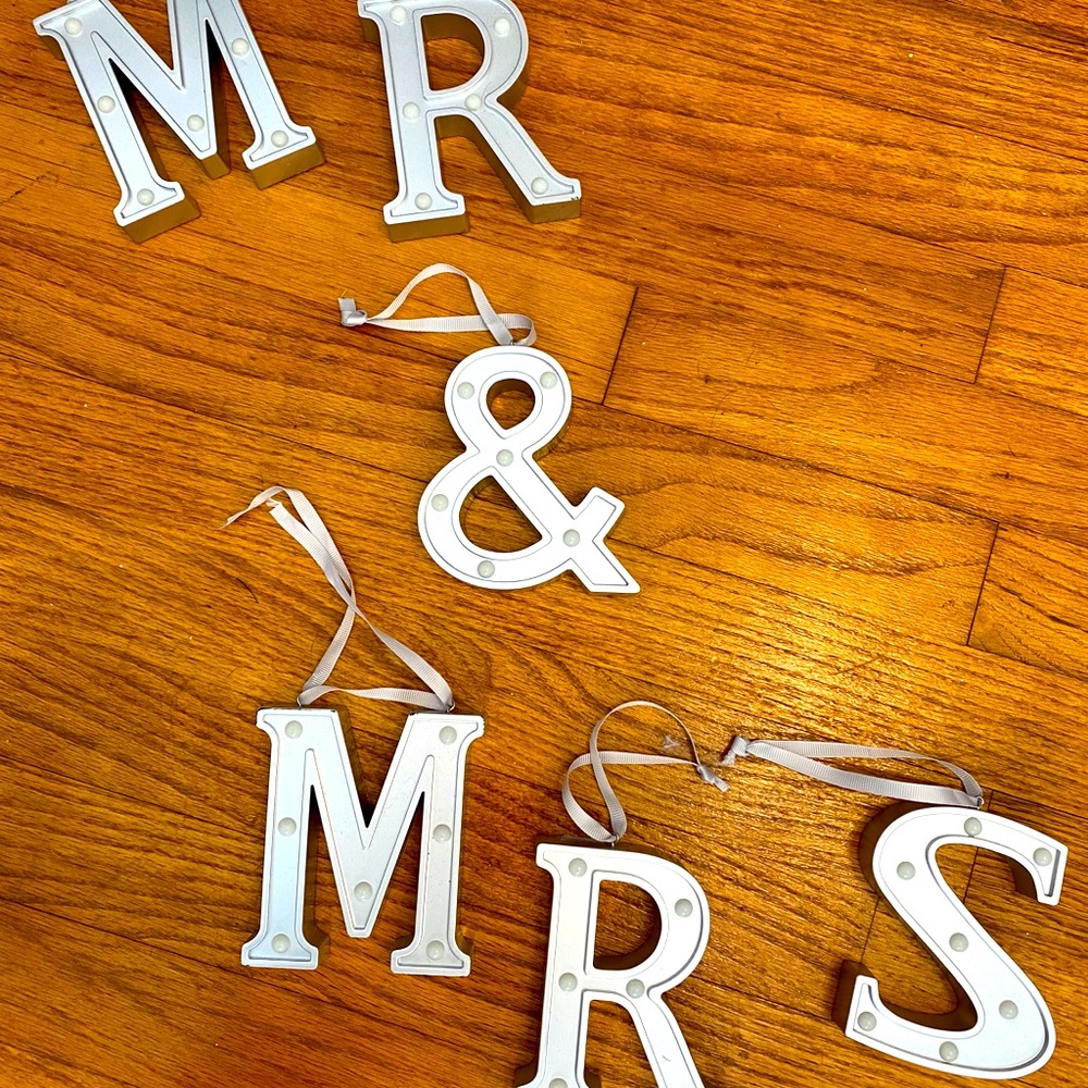 Mr and Mrs lights